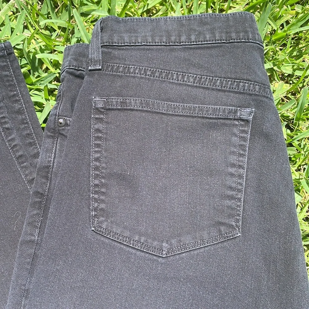 J Brand Black Tyler Jeans Distressed at the knees🖤